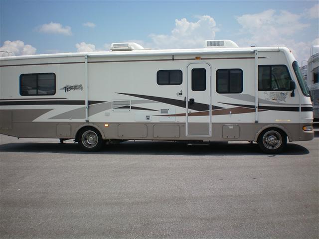 Used 2004 Fleetwood Terra 32S Class A - Gas For Sale